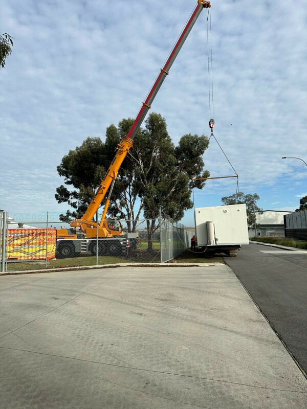 Crane demountable